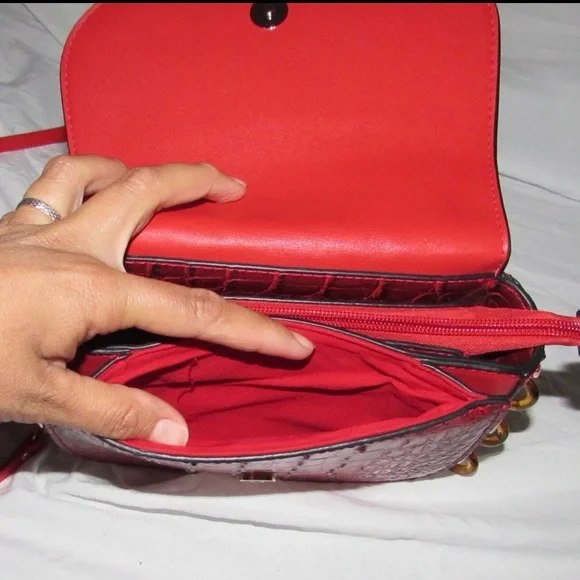 Red Croc-Embossed Shoulder Bag - Picture 7 of 12